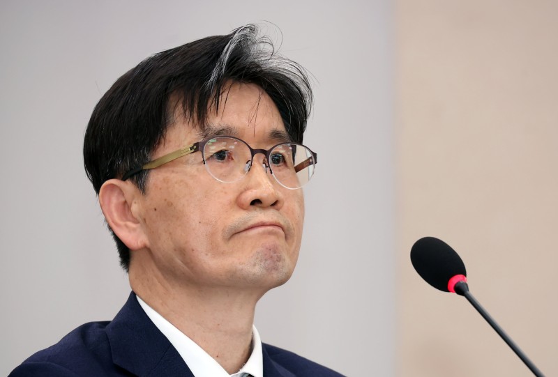 <b>오동운 공수처장</b>, 與 <b>사퇴</b> 요구에 “법 위반 없었다” 거부