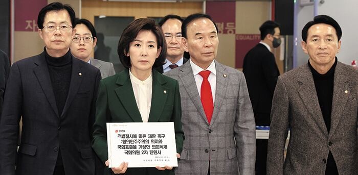 “尹탄핵심판 각하” 탄원서·시위… 與도 헌재에 올인