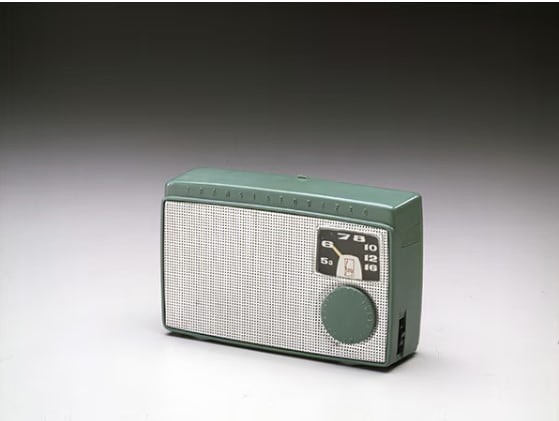 100살 日라디오 방송이 보여주는 기술 혁신과 수요의 변천사