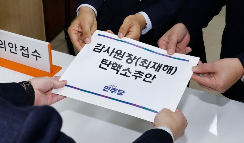 2년간 29회 탄핵에 행정공백·세금 낭비… 질질 끈 헌재도 책임론