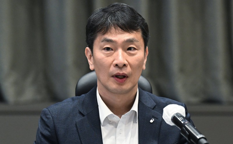 [기자수첩] “직 걸었다” 또 주제넘은 이복현