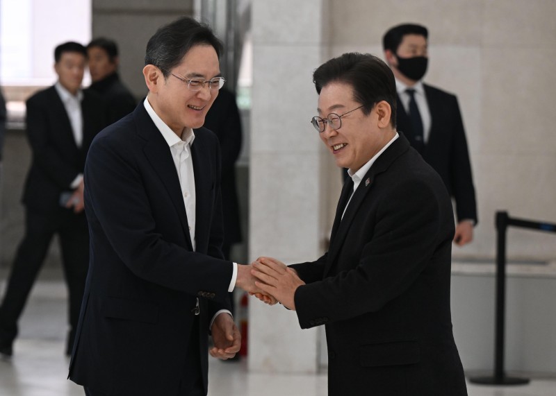 “삼성이 잘돼야 나라가 잘된다”… <b>이재명</b>·<b>이재용</b> 첫 회동