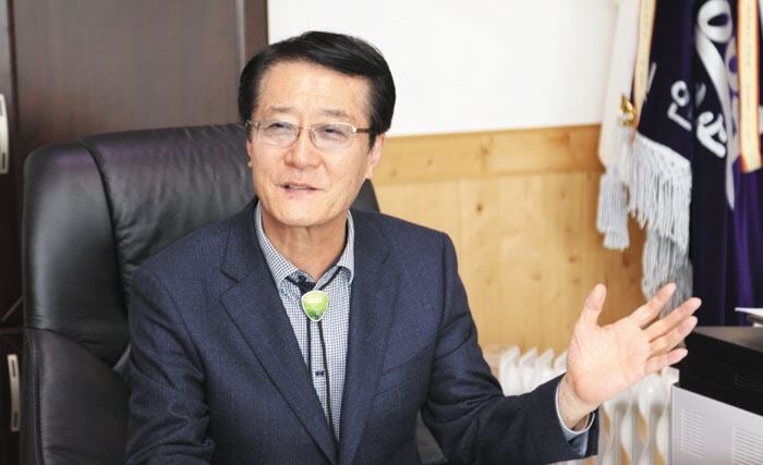 ‘채용 비리’ <b>박우량 신안군수</b>, 직위 상실… <b>징역형</b> 집유 확정