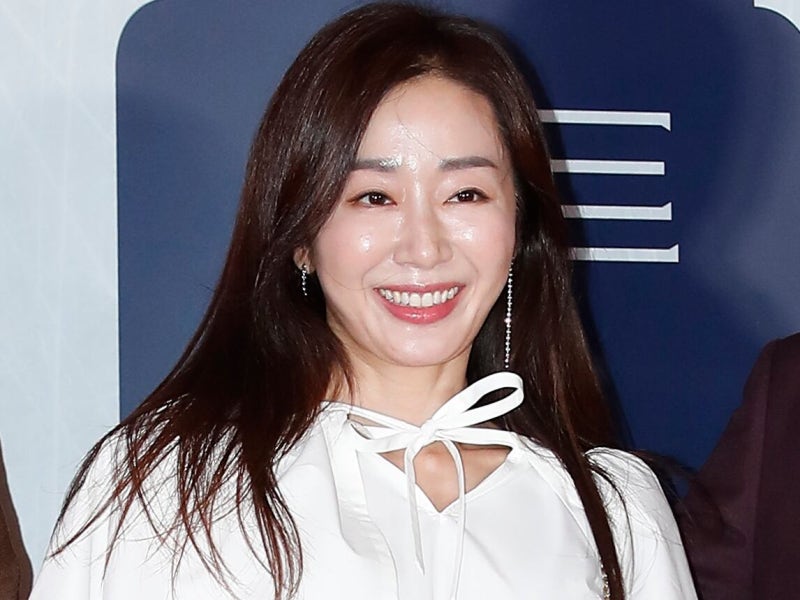 “<b>싱크홀</b> 사고 탓에 딸 학교 대체 <b>급식</b>” 불만 글 쓴 <b>김경화</b>, 결국 <b>사과</b>