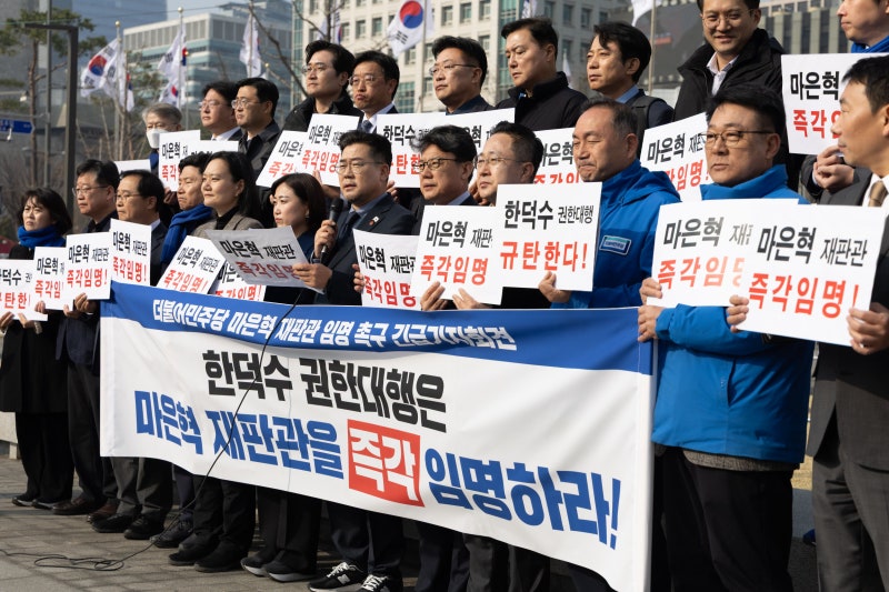 <b>민주</b> “한덕수, 오늘 마은혁 임명 안 하면 문책…줄 <b>탄핵</b> 비난 아랑곳 ...