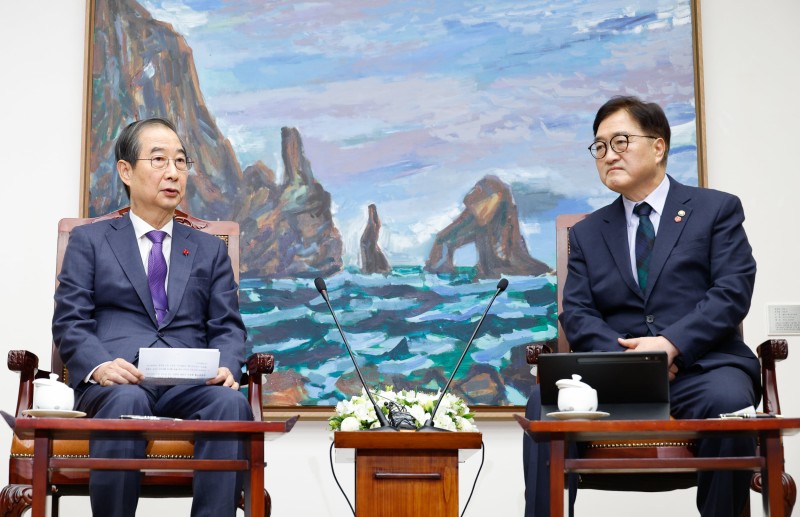 [사설] 관세·방위비 협상 위한 거국 협의체 설치를