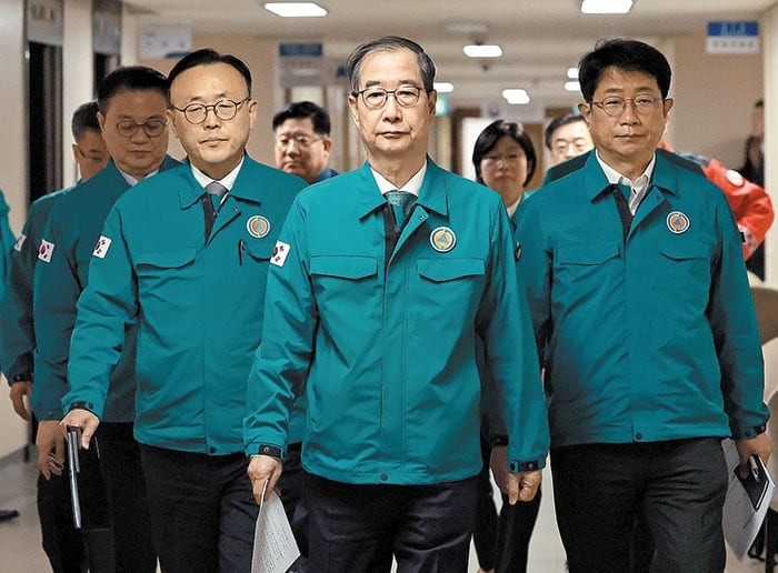 美서 먼저 전화… “韓대행 2개월이 한미관계 좌우할 수도”