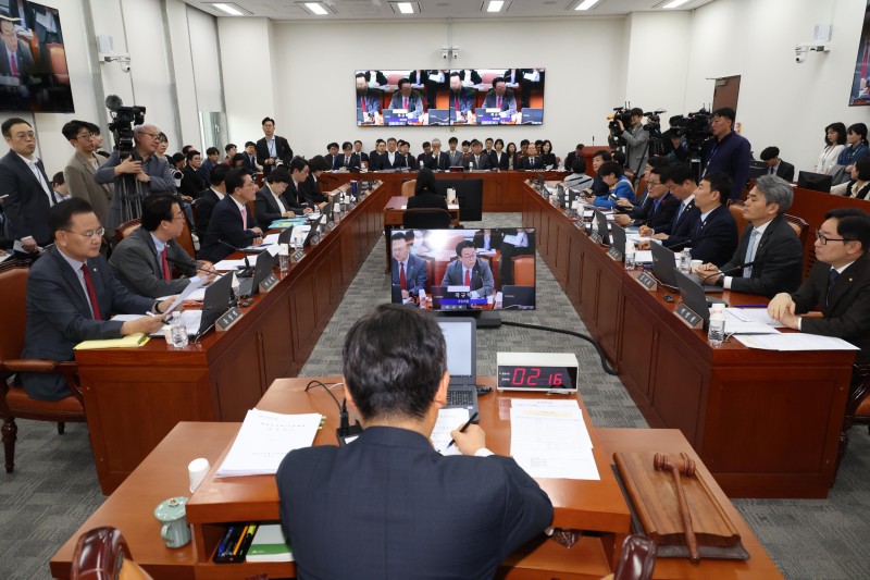 [사설] 민주당 장난감처럼 돼버린 국회 입법권