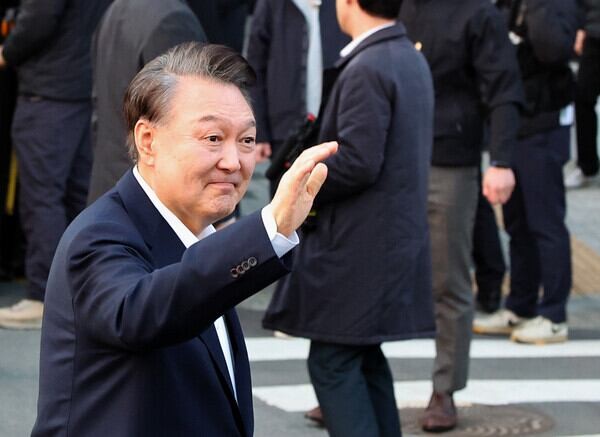 尹 오늘 퇴거… 서초동 사저로