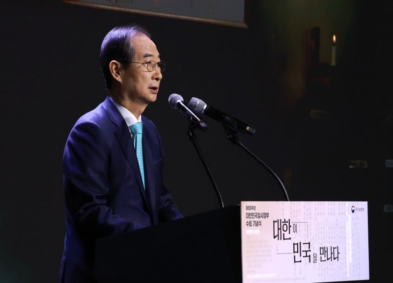韓<b>대행</b> “<b>임시정부</b>가 보여준 ‘통합·위기 극복’ 교훈 되새겨야”