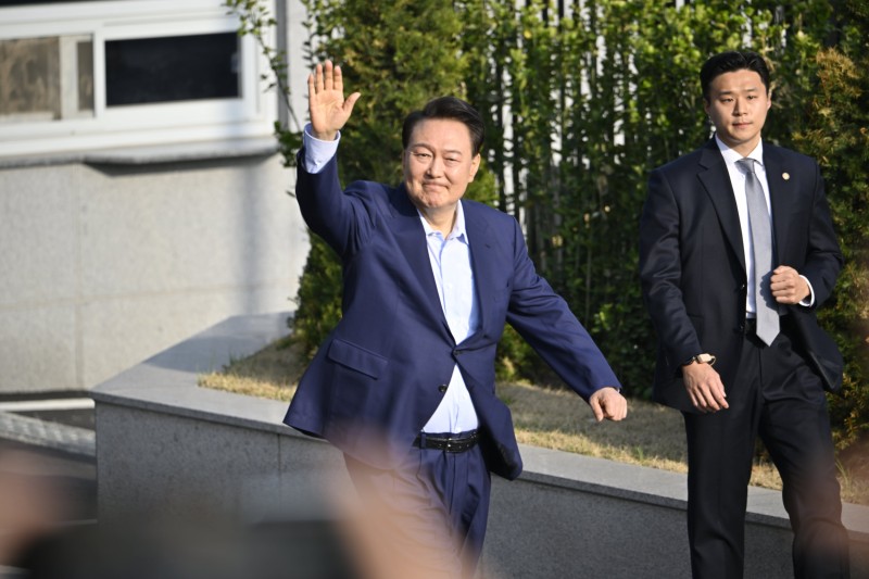 [속보] 尹, 886일 만에 <b>사저</b>로… “나라 위한 새 길 찾을 것”