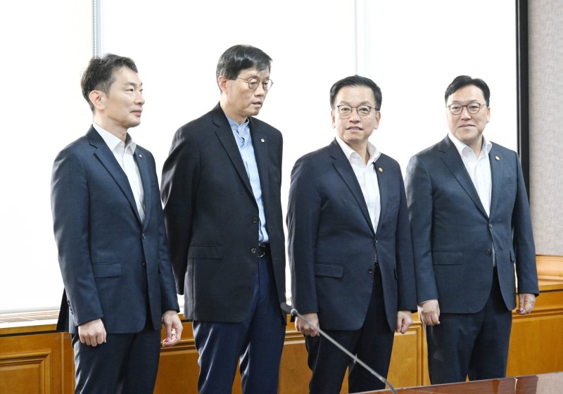 [사설] 지금 부총리 탄핵 청문회 열어 금융 수장들 부를 땐가