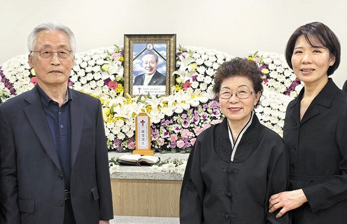 김신조 장례식장 찾은 57년 전 간첩 신고 나무꾼