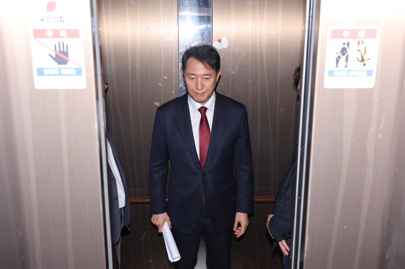 출정식 장소도 골랐던 <b>오세훈</b>… 왜 하루 전 <b>대선</b> <b>불출마</b> 선언했나