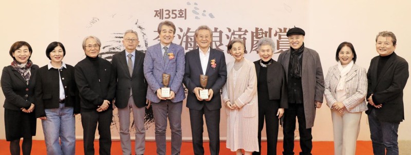 “컴컴한 무대 뒤서 수고해온… 당신이 빛나는 스타”
