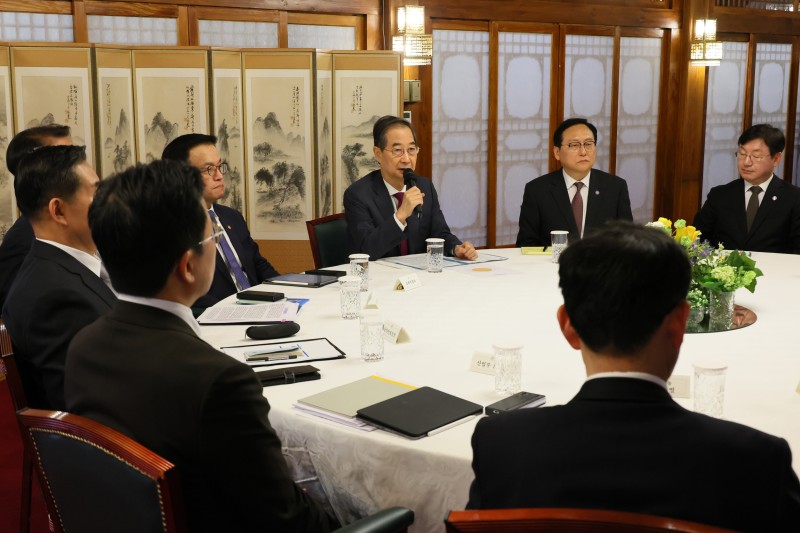 “시간 쫓겨 카드 먼저 보여선 안돼”… 일각선 신중론