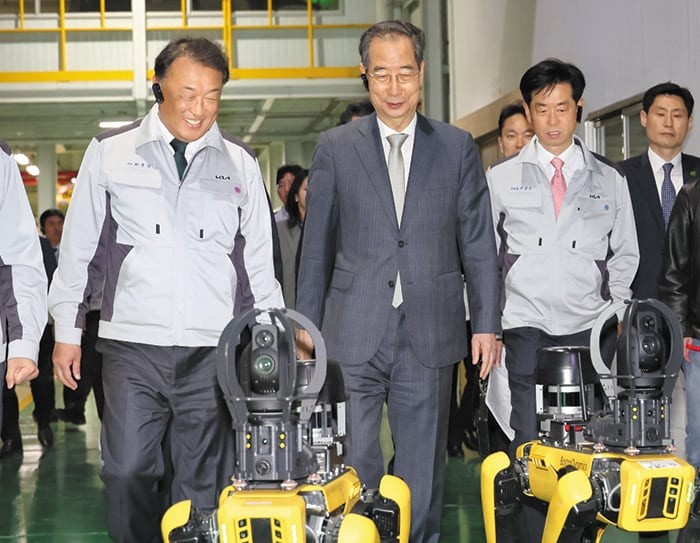 광주 기아차 공장 찾아간 한덕수