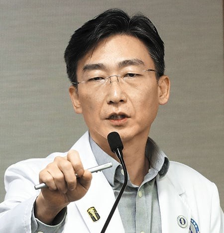 “바이탈과 하지 마라, 입만 터는 문과×들이 조선 반도 다 해먹어”