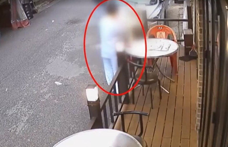 <b>미아역</b> 마트 <b>흉기난동</b>에 1명 사망…범행 직후 태연히 흡연까지 했다