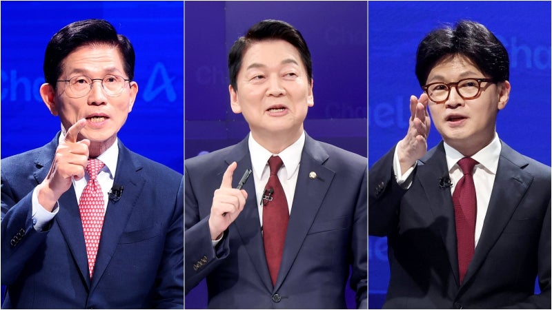 <b>김문수</b> “尹에 <b>탄핵</b> 사과를”... <b>한동훈</b> “계엄, 아버지가 해도 막아야...