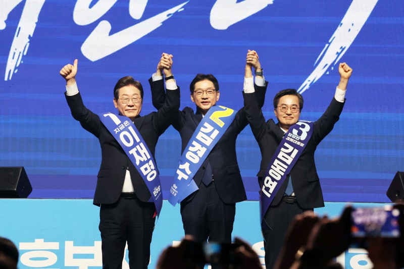 <b>이재명</b> “호남이 <b>이재명</b> 선택해 <b>네 번째 민주정부</b> 만들어달라”
