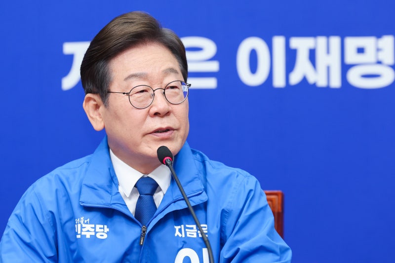 민주당 총괄상임<b>선대위</b>원장에 <b>윤여준</b>·박찬대