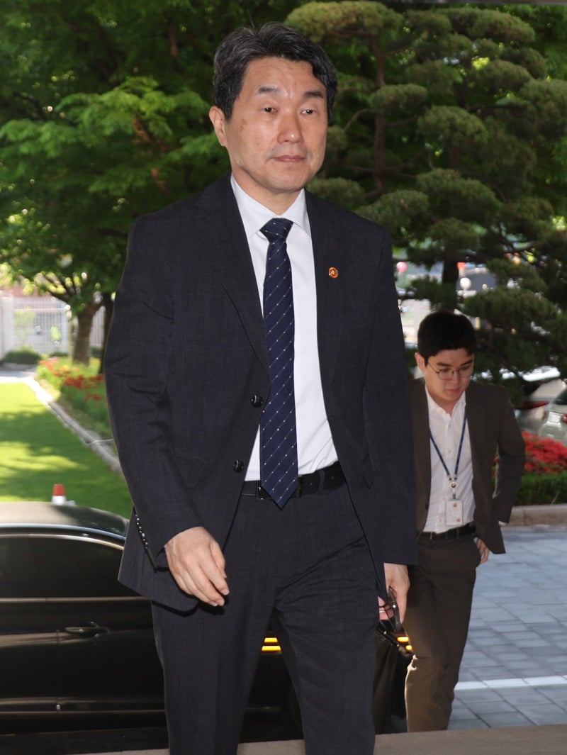 <b>이주호 권한대행</b> “안정적 <b>국정 운영</b>에 최선”