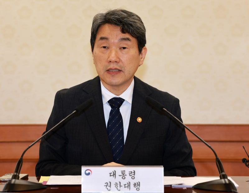 <b>이주호</b> <b>대행</b> NSC 소집 “北 도발 못하게 대비 태세 유지"