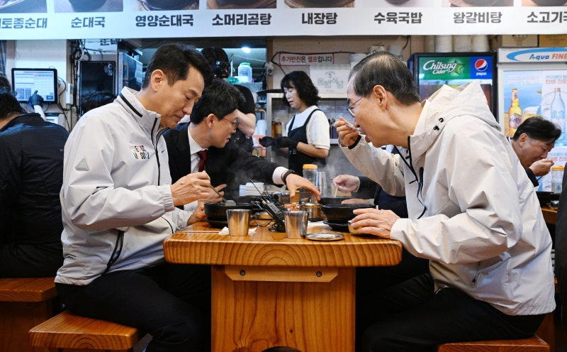 <b>한덕수</b> “<b>약자동행</b>, 공약 포함시켜도 되나” <b>오세훈</b> “물론”