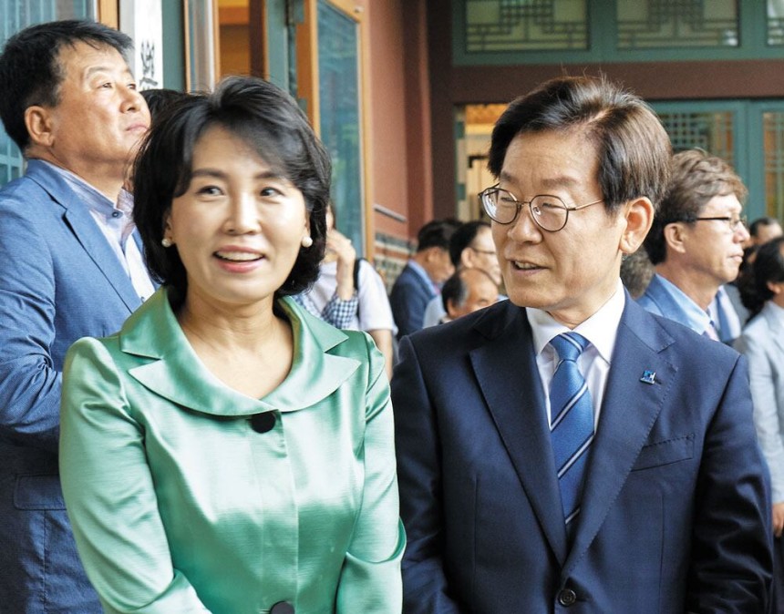 이재명 더불어민주당 대선 후보 부부가 지난 2018년 6월 삼청각에서 열린 추미애 의원의 딸 결혼식에 참석했다./여성조선