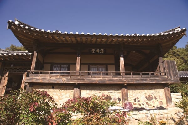 경북 봉화군 물야면 가평리 이몽룡이 살았던 창녕 성씨 종택 계서당(중요민속자료 제171호)./봉화군