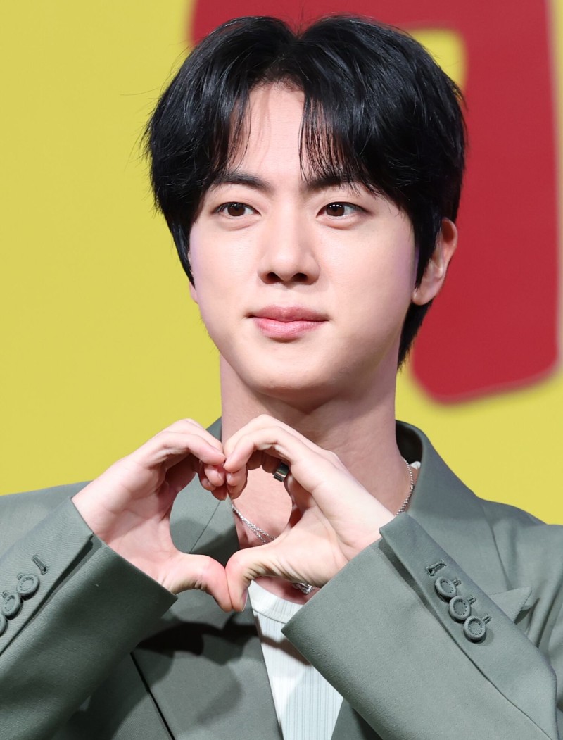 BTS 진, 서울아산병원에 1억 “아픈 아이들 건강 되찾길”