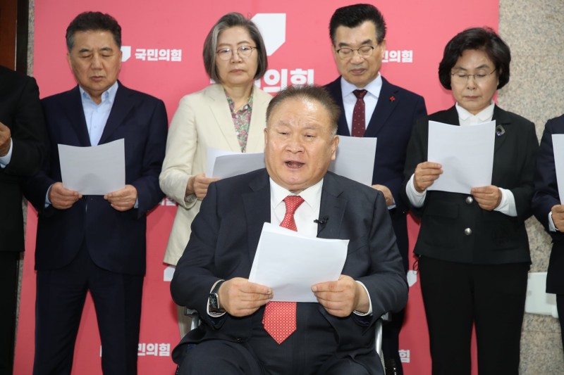 김형오 前국회의장 “당당했던 김문수 그 모습 보고싶다” 단일화 촉구