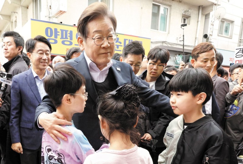 [사설] ‘재정적자 100조’ 나라에 대선 후보들은 또 퍼주기 경쟁