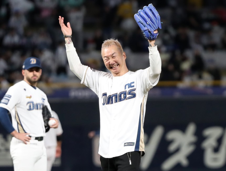 지난 2023년 11월 2일 오후 경남 창원NC파크에서 열린 프로야구 '2023 신한은행 SOL KBO 포스트시즌' 플레이오프 3차전 kt 위즈와 NC 다이노스의 경기에서 NC 대표 응원가인 '마산 스트리트'의 저작
