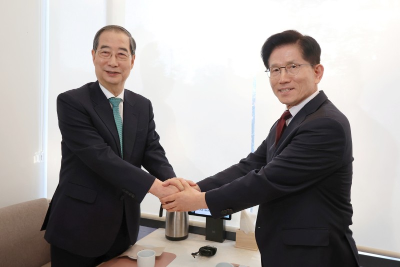 한덕수에 만나자고 했던 金… 정작 단일화 시점·방식엔 아무 말 안해