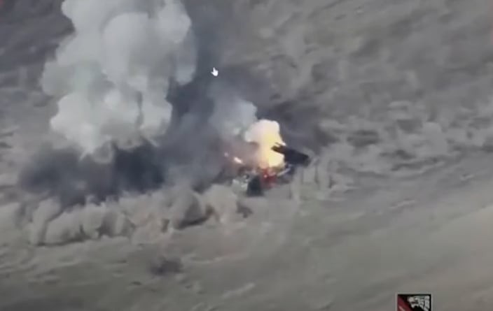 러시아 쿠르스크 지역에 배치된 북한제 KN-09 다연장로켓체계(MLRS)가 미국산 하이마스(HIMARS)에 의해 파괴되는 모습./유튜브 영상