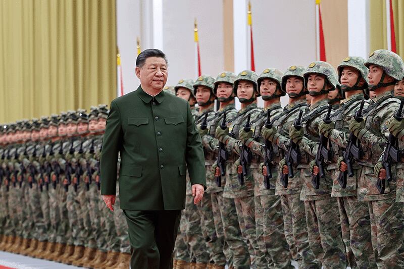 지난해 12월 20일 시진핑 중국 국가주석이 마카오에 주둔하고 있는 인민해방군을 사열하고 있다.photo 뉴시스