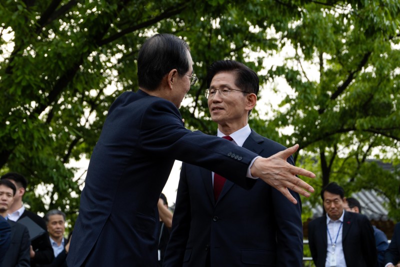 “단일화 22번 약속” “청구서냐” 생중계 60분간 평행선