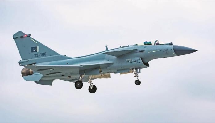 中 전투기 쓰는 파키스탄 “인도軍 최신예 라팔 격추”