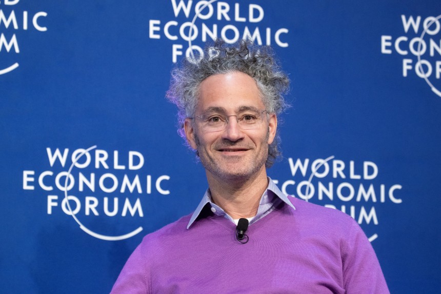 알렉스 카프가 2022년 5월 25일 스위스 다보스에서 열린 세계경제포럼(WEF)에서 토론회에 참석한 모습./로이터 뉴스1