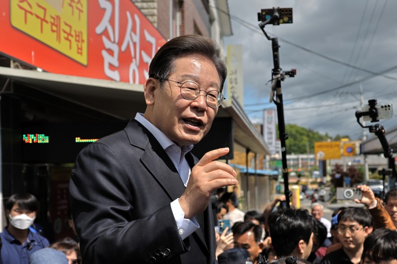 51개 소도시 훑은 李 “가만 있으면 상대가 자빠져 이긴다”
