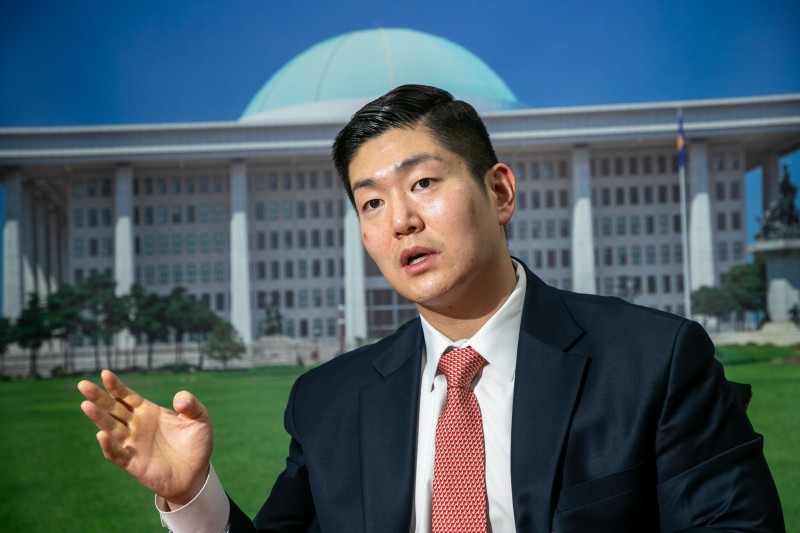 “자기 집 불지른 尹과 절연 필요… 젊은 세대가 기득권 밀어내야 무너진 보수 재건 가능해”