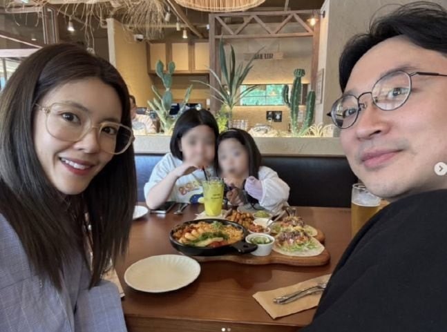 <b>이윤지</b>, 치과의사 남편 외도로 <b>이혼</b>? <b>정한울</b> 가짜뉴스 직접 해명