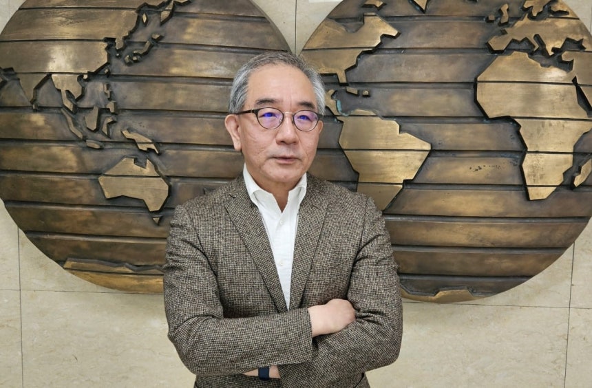 이근 서울대 국제대학원 교수는 2025년 5월 5일 서울대 국제대학원내 인터뷰에서 "대한민국이 강대국으로 들어서는 길목에서 지식인이 약하면 나라도 약해진다"며 "학계와 언론계를 포함한 지식인(知識人) 사회가 철저한