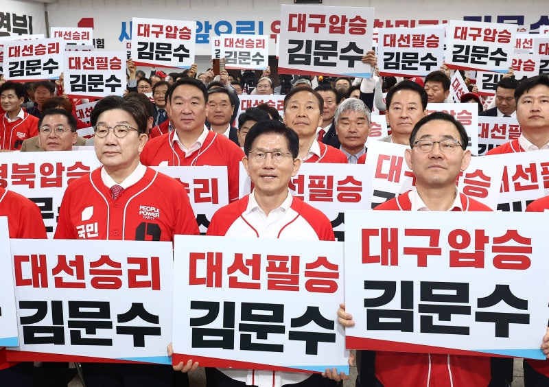 <b>김문수</b> “尹 <b>탈당</b>은 본인의 뜻… 출당 조치 생각해본 적 없어”