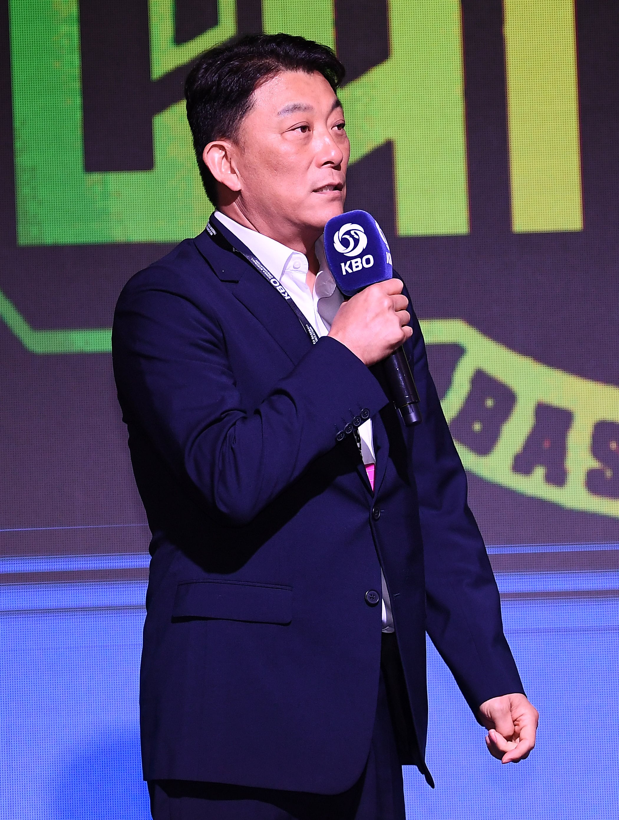 <b>SSG</b>, 음주 운전 사퇴 <b>박정태</b> 전 감독 슬그머니 <b>고문</b> 위촉
