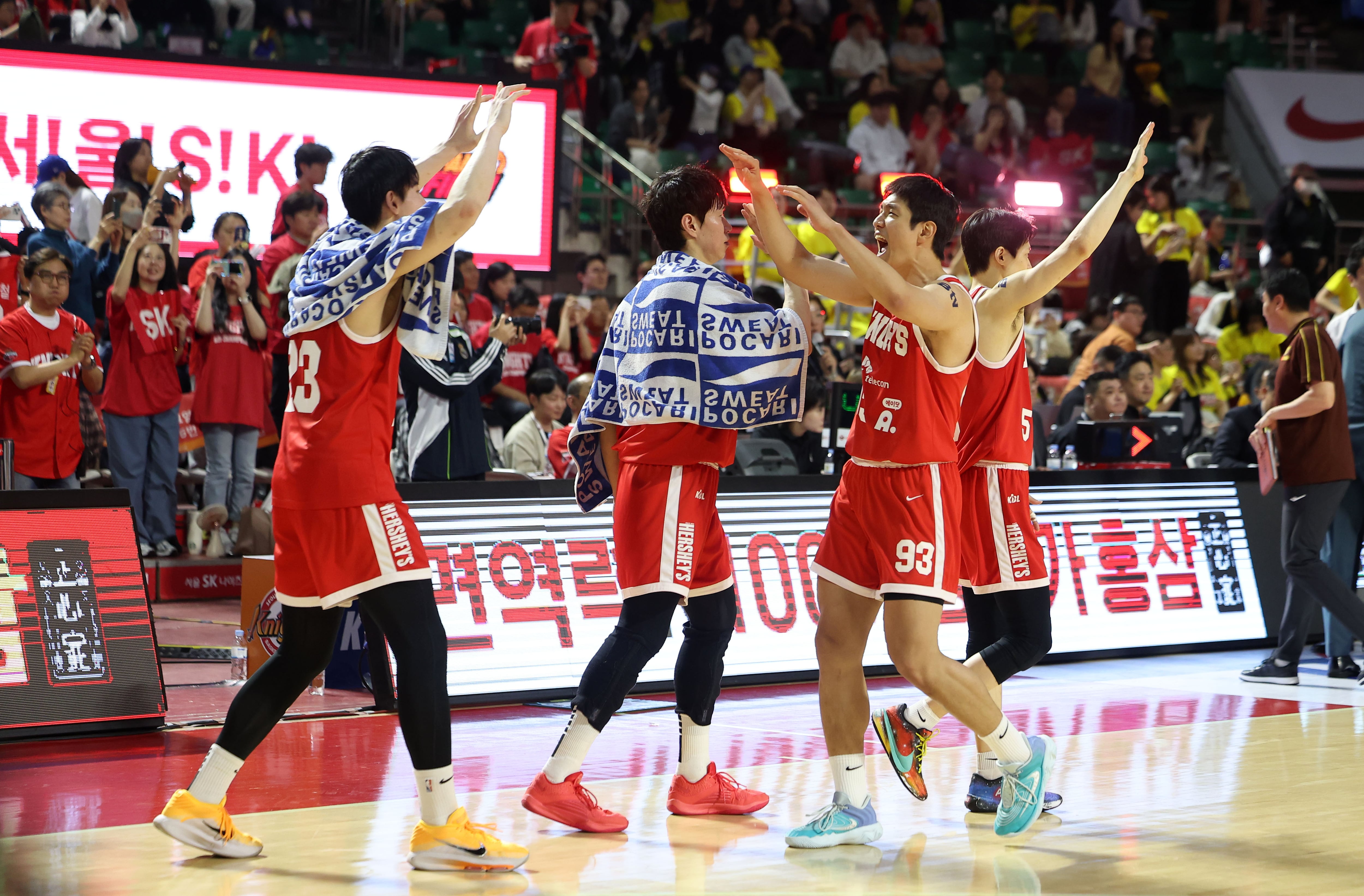 달리고 또 달린 서울 SK, 창원 LG에 3연패 뒤 <b>2연승</b>