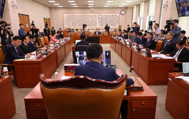 ‘<b>조희대 특검법</b>’ <b>법사위</b> 소위 회부... 대법관 100명 증원안도