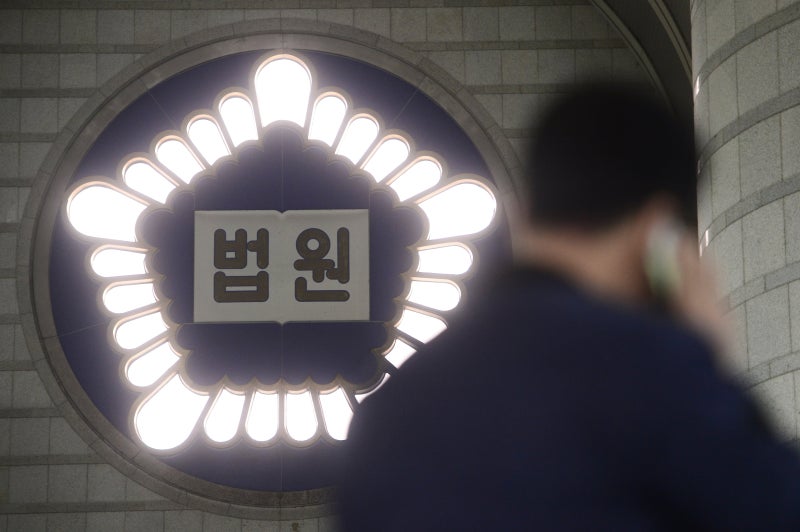 <b>마스터키</b>로 문 따고 투숙객 <b>성폭행</b>… 호텔 매니저 징역 7년